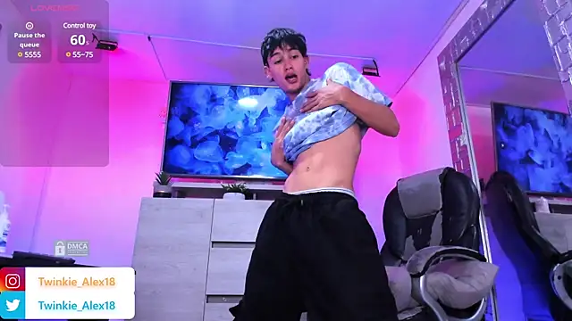 Twinkie-Alex18 online show from December 2024 09:18:02 PM