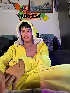 Twinkie-Alex18 online show from March 2025 05:16:01 AM