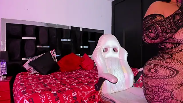 Tasha Sant online show from October 2025 08:24:02 PM