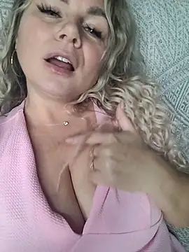 Snapshot of candy_queeen chatting on September 2025 04:45:01 PM candy queeen online show from September 2025 04:45:01 PM