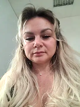 Snapshot of candy_queeen chatting on October 2025 04:44:02 AM candy queeen online show from October 2025 04:44:02 AM