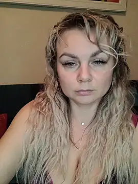 candy queeen online show from November 2025 03:14:02 PM