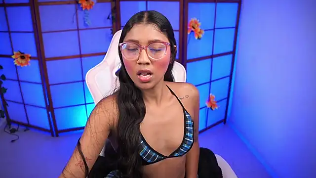 small emilie online show from October 2025 01:18:01 PM