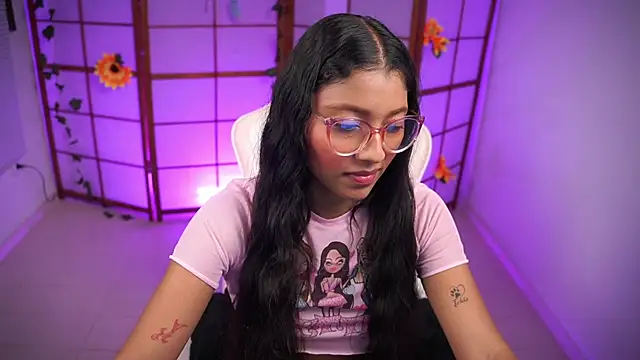 small emilie online show from October 2025 01:19:01 PM