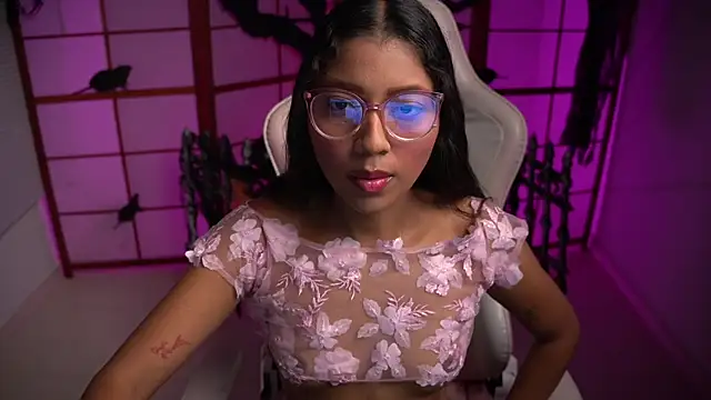 small emilie online show from November 2025 01:46:01 PM