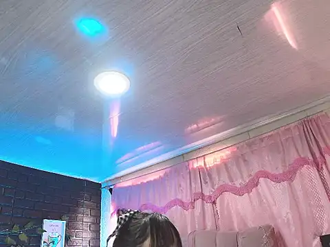 Snapshot of loren_tits24 chatting on January 2025 08:07:01 PM loren tits24 online show from January 2025 08:07:01 PM