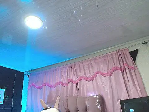 Snapshot of loren_tits24 chatting on January 2025 11:11:02 PM loren tits24 online show from January 2025 11:11:02 PM