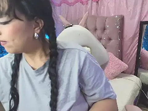 Snapshot of loren_tits24 chatting on February 2025 08:49:01 PM loren tits24 online show from February 2025 08:49:01 PM