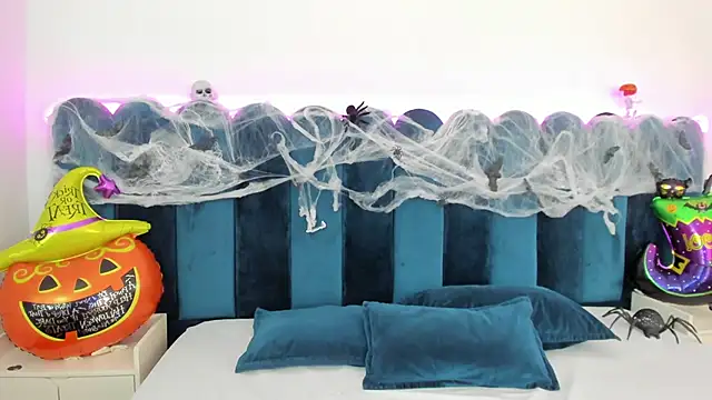 Snapshot of AnnyCherry_ chatting on October 2025 11:39:02 PM AnnyCherry online show from October 2025 11:39:02 PM