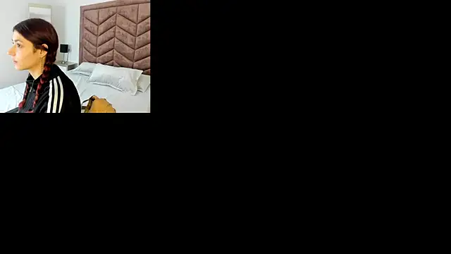 Snapshot of AnnyCherry_ chatting on October 2025 06:52:02 PM AnnyCherry online show from October 2025 06:52:02 PM