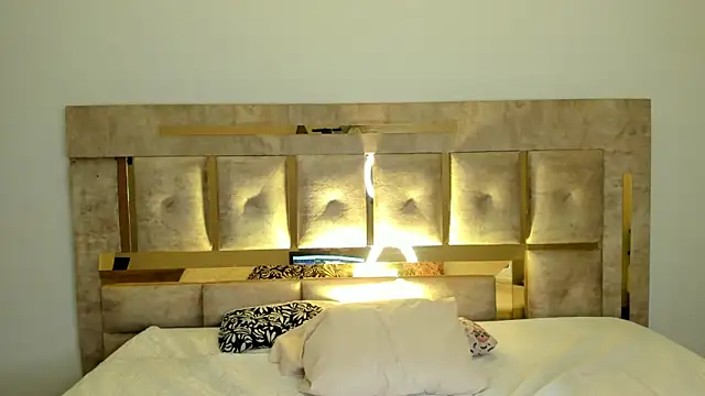 Ari sunshine  online show from October 2025 06:10:02 AM