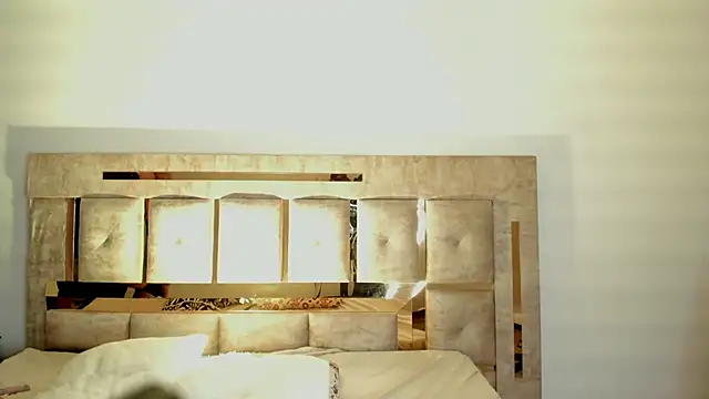 Ari sunshine  online show from December 2025 01:58:01 AM