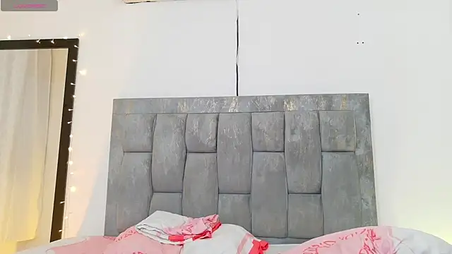 Snapshot of DIANEE_01 chatting on August 2026 03:23:02 AM DIANEE 01 online show from August 2026 03:23:02 AM