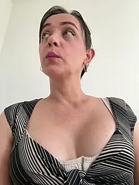 Snapshot of natalie_cowens chatting on June 2026 10:00:02 PM natalie cowens online show from June 2026 10:00:02 PM