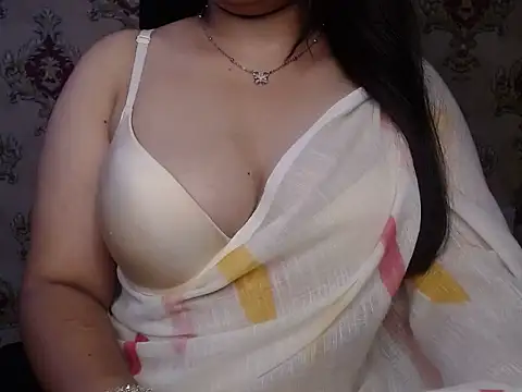 Snapshot of MiniBeast chatting on October 2025 02:19:01 PM MiniBeast online show from October 2025 02:19:01 PM