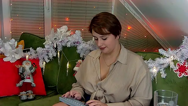 Snapshot of MaryMurray chatting on December 2024 12:53:02 AM MaryMurray online show from December 2024 12:53:02 AM