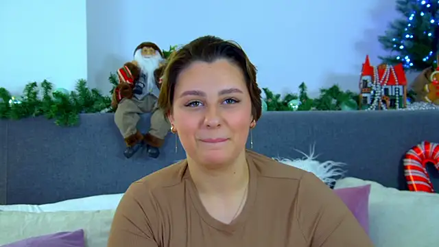 Snapshot of MaryMurray chatting on December 2024 05:44:01 AM MaryMurray online show from December 2024 05:44:01 AM