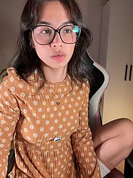 Adriennesexxx online show from March 2026 07:06:01 PM