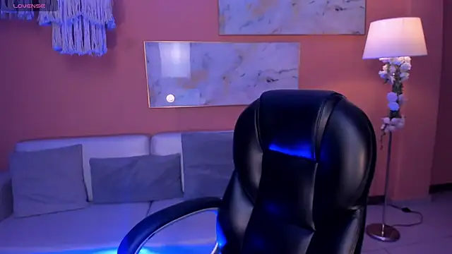 Snapshot of DolcieElliot chatting on March 2025 08:41:02 PM DolcieElliot online show from March 2025 08:41:02 PM