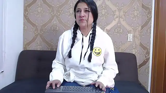 Snapshot of dakota_guirl chatting on December 2024 03:06:01 AM dakota guirl online show from December 2024 03:06:01 AM