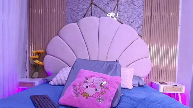 nata luna online show from April 2026 07:18:01 PM