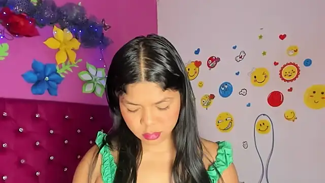 Snapshot of DIORA_Latina chatting on December 2024 03:44:02 AM DIORA Latina online show from December 2024 03:44:02 AM