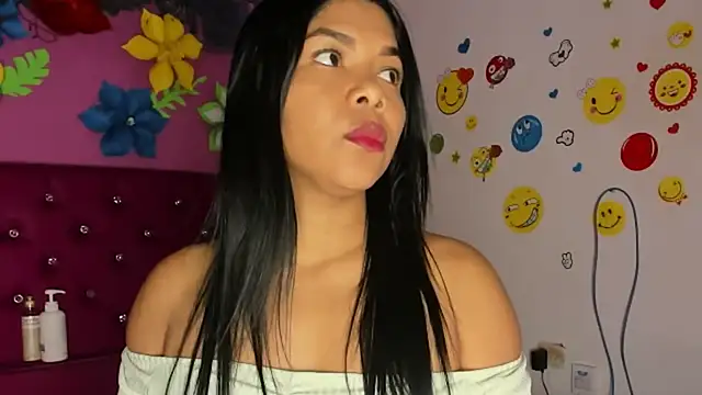 Snapshot of DIORA_Latina chatting on December 2024 03:55:02 AM DIORA Latina online show from December 2024 03:55:02 AM