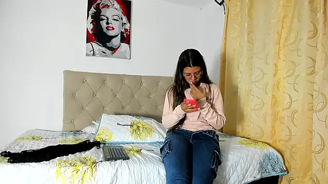 Vahiolet smith online show from September 2025 01:53:02 AM