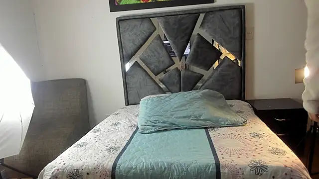 Vahiolet smith online show from October 2025 03:18:01 AM