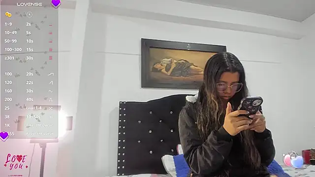 Vahiolet smith online show from November 2025 02:36:01 AM