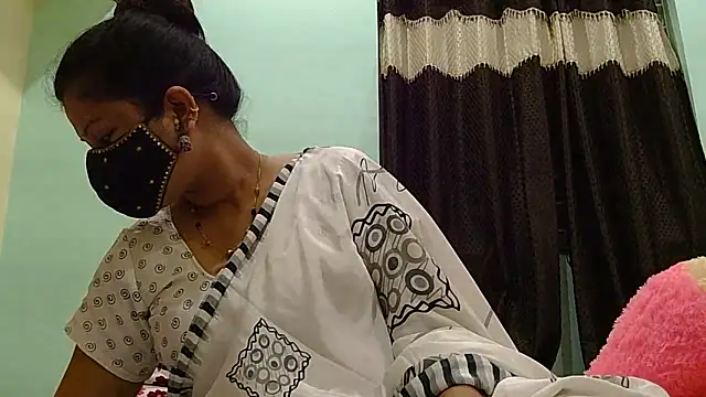 Snapshot of payal_sharma1 chatting on May 2026 01:08:02 PM payal sharma1 online show from May 2026 01:08:02 PM