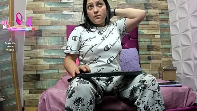 KataleyaStiward online show from December 2025 01:27:01 PM