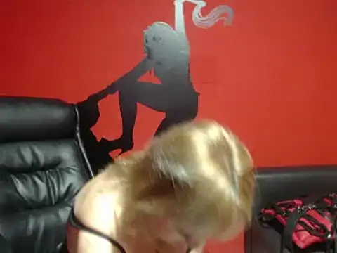 Snapshot of KLOE_PIELL chatting on February 2025 08:00:01 PM KLOE PIELL online show from February 2025 08:00:01 PM
