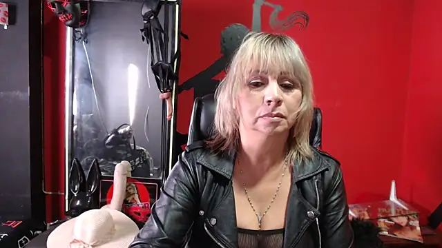 Snapshot of KLOE_PIELL chatting on September 2025 09:15:01 PM KLOE PIELL online show from September 2025 09:15:01 PM