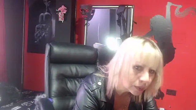 Snapshot of KLOE_PIELL chatting on September 2025 09:27:02 PM KLOE PIELL online show from September 2025 09:27:02 PM