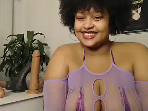 Snapshot of TheeVixxxen chatting on January 2025 12:05:01 PM TheeVixxxen online show from January 2025 12:05:01 PM