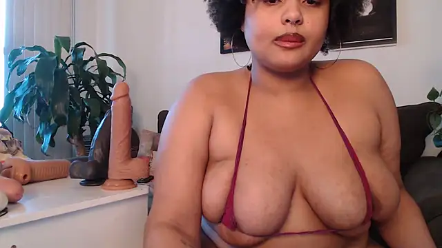 Snapshot of TheeVixxxen chatting on March 2025 01:53:02 PM TheeVixxxen online show from March 2025 01:53:02 PM