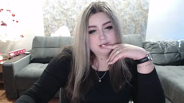 TiffaniYW online show from December 2024 08:26:02 PM