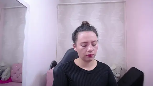 lauraguzman online show from January 2025 03:01:02 AM
