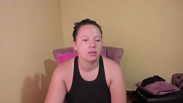 Snapshot of lauraguzman chatting on June 2026 03:59:02 AM lauraguzman online show from June 2026 03:59:02 AM