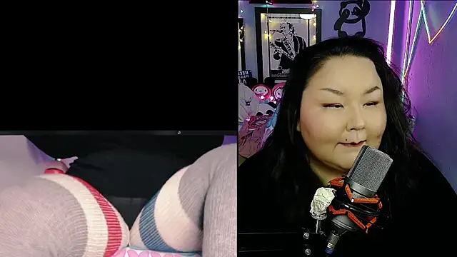 Snapshot of EmGreens chatting on March 2025 11:43:01 PM EmGreens online show from March 2025 11:43:01 PM