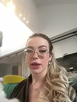 Snapshot of KylieJoyce chatting on January 2025 07:42:01 AM KylieJoyce online show from January 2025 07:42:01 AM