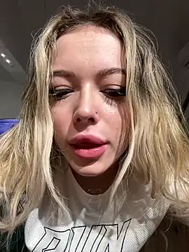 Snapshot of KylieJoyce chatting on January 2025 12:06:02 AM KylieJoyce online show from January 2025 12:06:02 AM