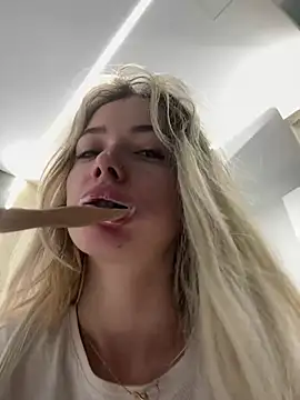 Snapshot of KylieJoyce chatting on January 2025 02:14:01 PM KylieJoyce online show from January 2025 02:14:01 PM