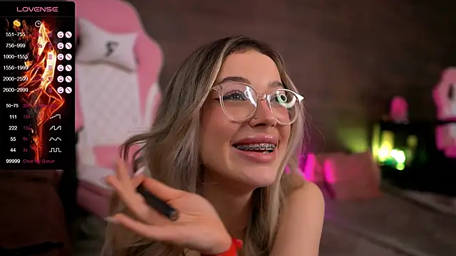 Snapshot of KylieJoyce chatting on February 2025 11:36:02 PM KylieJoyce online show from February 2025 11:36:02 PM