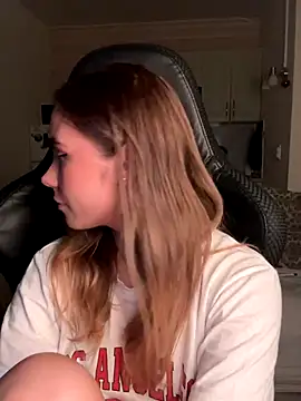 SkyBriii online show from September 2025 08:21:01 PM