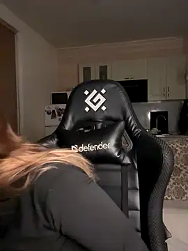 SkyBriii online show from October 2025 07:16:02 PM