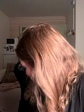 SkyBriii online show from November 2025 06:32:01 PM