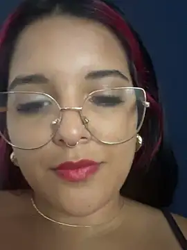 Snapshot of victoria18x chatting on December 2024 08:39:01 PM victoria18x online show from December 2024 08:39:01 PM