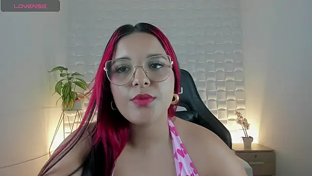 Snapshot of victoria18x chatting on December 2024 03:57:02 PM victoria18x online show from December 2024 03:57:02 PM